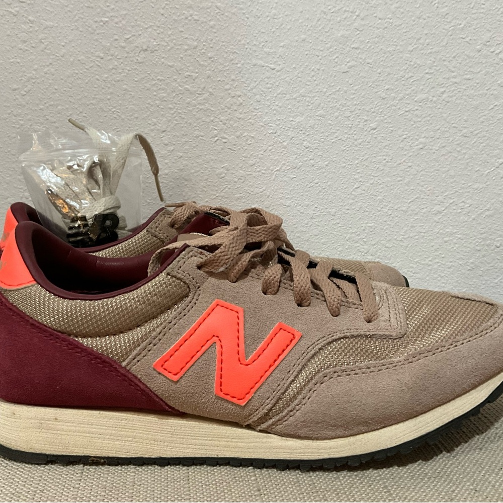 New Balance Tan and Red Sneakers Retro Design